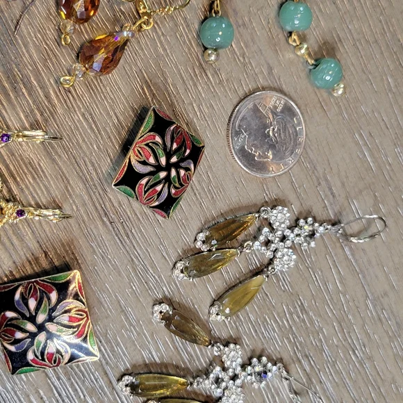 Vintage to Now Earrings Lot in Black Velvet Box 19 Pairs Costume Jewelry Bundle - Picture 14 of 15